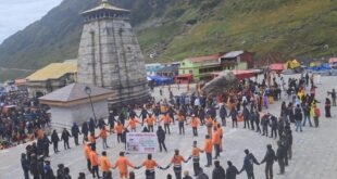 kedarnath:मानव श्रृंखला बनाकर दिया गया स्वच्छता का संदेश