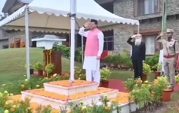 Uttrakhand independence day 2025 उत्तराखंड के विकास की नई पहलें -सीएम धामी ने फहराया तिरंगा