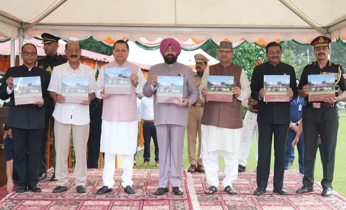 Uttrakhand राजभवन में स्वतंत्रता दिवस का विशेष कार्यक्रम ,राज्यपाल और मुख्यमंत्री ने किया पुस्तकों का विमोचन