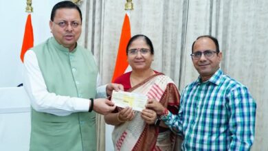 उत्तराखंडआपदा: दून विश्वविद्यालय ने बढ़ाया मदद का हाथ,कुलपति प्रो.सुरेखा डंगवाल ने सी एम राहत कोष में दिया एक दिन का वेतन