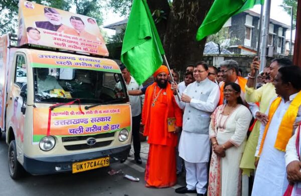 उत्तराखंड: सीएम धामी ने हरी झंडी दिखाकर रवाना किया ‘समाज कल्याण बहुउद्देशीय शिविर रथ’