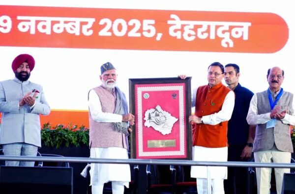PM मोदी ने उत्तराखंड रजत जयंती पर विशेष डाक टिकट श्रृंखला का विमोचन किया, 28,000 किसानों को ₹62 करोड़ का DBT लाभ