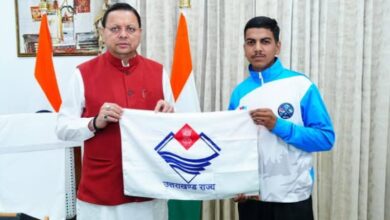 16 वर्षीय एवरेस्ट विजेता सचिन कुमार ने की CM धामी से भेंट, मुख्यमंत्री ने कहा- "साहस और दृढ़ निश्चय का अद्भुत उदाहरण"