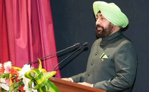 Dehradun राजभवन विशेष: अधिकारियों ने ली उद्देशिका के आदर्शों को जीवन में उतारने की शपथ