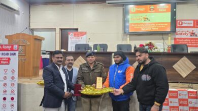 देहरादून: 'डिलीवरी की जल्दी नहीं, ज़िंदगी ज़रूरी', यातायात पुलिस ने Swiggy राइडर्स को सिखाए सुरक्षा के गुर