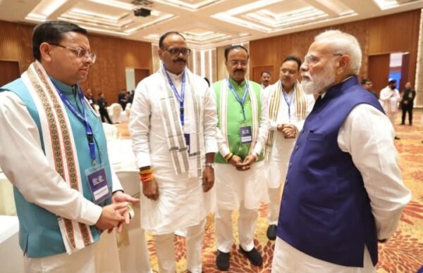 NDA कॉन्क्लेव में PM मोदी से मिले CM पुष्कर सिंह धामी, देश के सबसे लंबे समय तक सेवा देने वाले निर्वाचित प्रधानमंत्री बनने पर दी बधाई