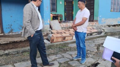 चनोला तोक में क्षतिग्रस्त आंगन का उपजिलाधिकारी ने किया निरीक्षण, सुरक्षा के चलते परिवार सुरक्षित स्थान पर शिफ्ट
