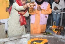 अस्पताल से डिस्चार्ज होने के बाद टपकेश्वर मंदिर पहुंची कैबिनेट मंत्री रेखा आर्या, जल्द एसआईटी करेगी पूछताछ